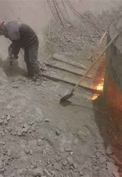 水泥庫(kù)清庫(kù)，清理鋼板倉(cāng)