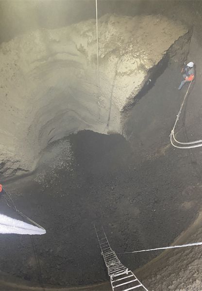 水泥庫(kù)清庫(kù)，清理鋼板倉(cāng)