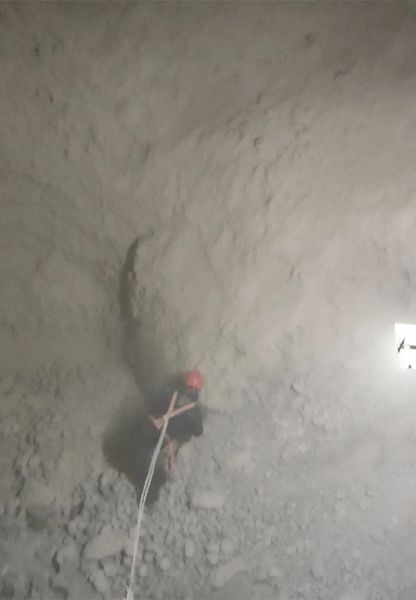 水泥庫(kù)清庫(kù)，清理鋼板倉(cāng)