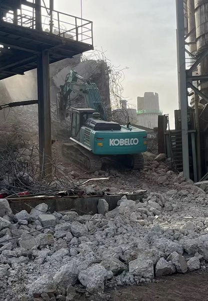 煙囪拆除，水塔拆除